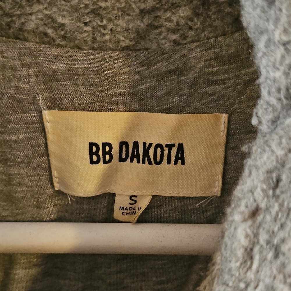 Chic Gray Button-Up Vest - Picture 2 of 4